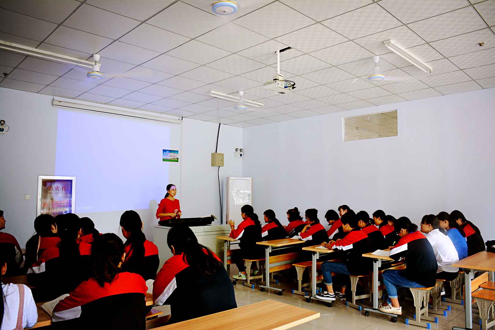 �����ǿƼ����WУ�k�W�|(zh��)����ô�ӣ�������r��Σ�